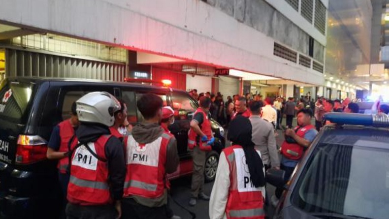 title Remaja Perempuan Tewas Jatuh dari Lantai 11 The Kings Bandung, Kondisi Mengenaskan Remaja Perempuan Tewas Jatuh dari Lantai 11 The Kings Bandung, Kondisi Mengenaskan