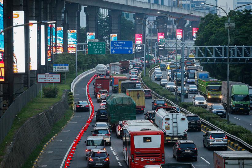Jalan TB Simatupang Macet Parah, Rekayasa Lalu Lintas Akses Tol Gratis - Bagian 2