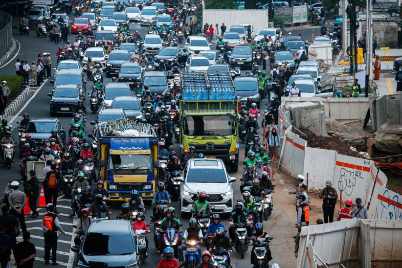 Jalan TB Simatupang Macet Parah, Rekayasa Lalu Lintas Akses Tol Gratis - Bagian 4