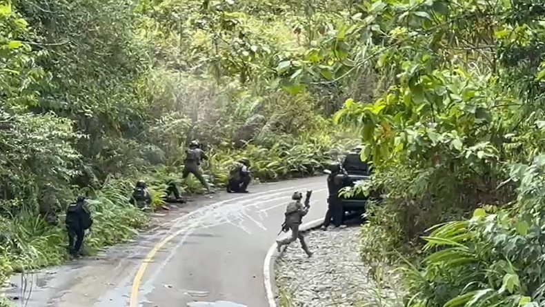 title Kronologi Pentolan KKB Tewas dalam Kontak Tembak dengan Pasuken Elite TNI Kronologi Pentolan KKB Tewas dalam Kontak Tembak dengan Pasuken Elite TNI