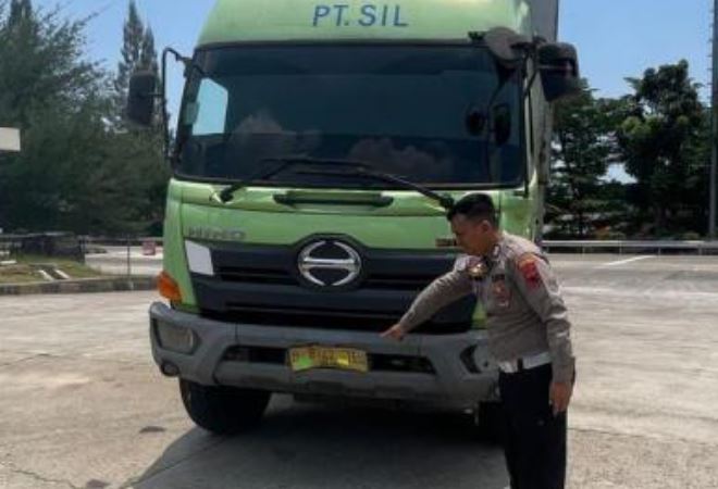 Kecelakaan Maut di Batang, Suami Tewas Ditabrak Truk Istri Selamat