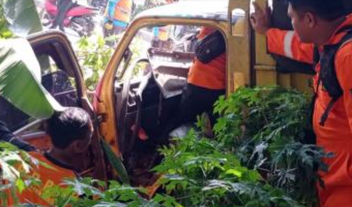 Kecelakaan Truk Tabrak Tiang Listrik di Pantura Kendal, Sopir Luka-Luka