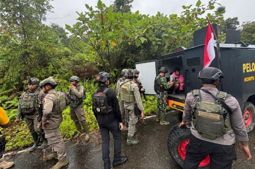 Satgas Damai Cartenz Evakuasi 4 Korban Selamat dari Aksi Brutal KKB di Yahukimo