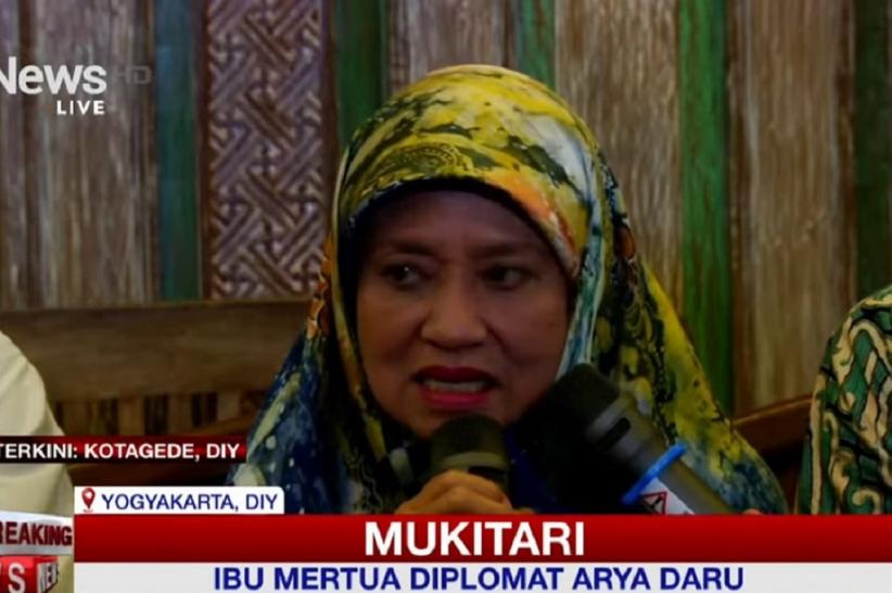 Bikin Haru! Ibu Mertua Ungkap Kisah Cinta Arya Daru dengan Sang Putri, Kenal sejak SD