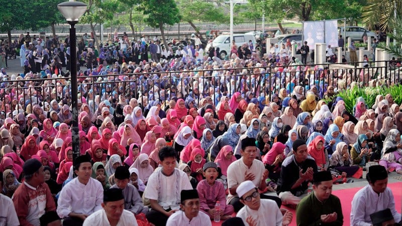 Jelang Setahun Pemerintahan Presiden Prabowo, Ribuan Warga Jakarta Ikuti Doa Bersama - Bagian 4