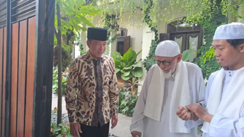 Penampakan Jokowi saat Dikunjungi Pendiri Ponpes Ngruki Abu Bakar Ba'asyir di Solo
