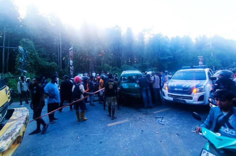Kecelakaan Maut Mobil Tabrak Truk di Jalan Pantai Hamadi Jayapura, 1 Orang Tewas