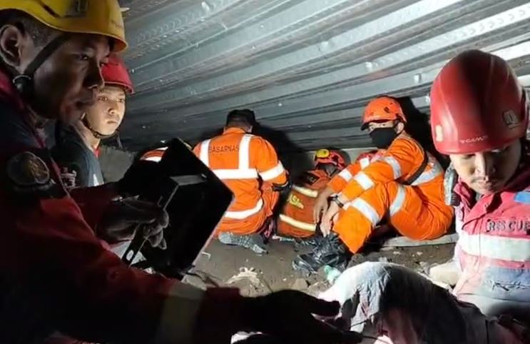 38 Santri Ponpes Al Khoziny Masih Terjebak Bangunan Ambruk, Basarnas Kerahkan Alat Khusus