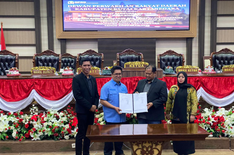 APBD Perubahan Disahkan, Wakil Bupati Rendi Solihin Janji Beasiswa Segera Tersalurkan