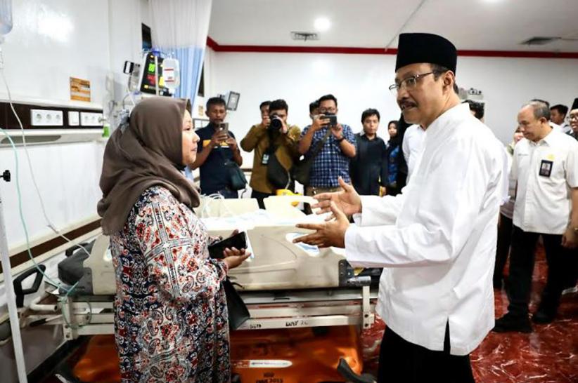 Mensos Gus Ipul Jenguk Haical, Santri Selamat dari Reruntuhan Ponpes Al Khoziny