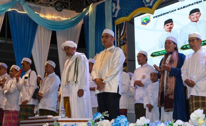 Pemkab Kotabaru Gelar Tabligh Akbar bersama Habib Mustofa Al Haddar di Siring Laut