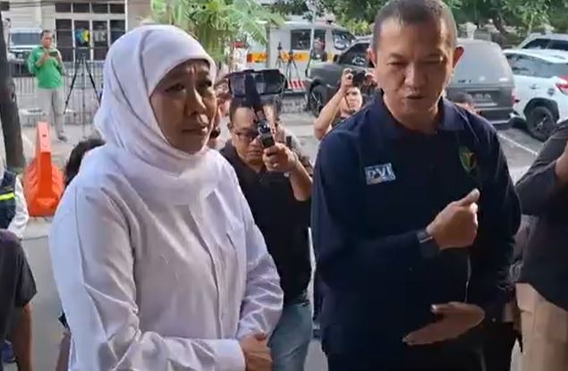Tinjau Pos Mortem Korban Ponpes Al Khoziny, Khofifah: Identifikasi Terkendala Data Rusak