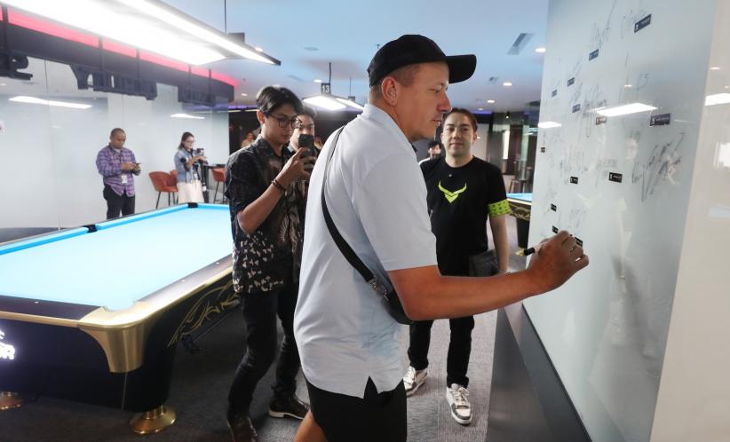 Atlet Biliar Dunia Shane Van Boening (SVB) Kunjungi Pro Billiard Center - Bagian 5