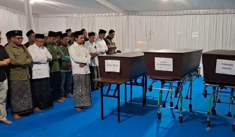 title 3 Jenazah Santri Korban Ponpes Al Khoziny Dipulangkan, Keluarga: Kami Ikhlas 3 Jenazah Santri Korban Ponpes Al Khoziny Dipulangkan, Keluarga: Kami Ikhlas