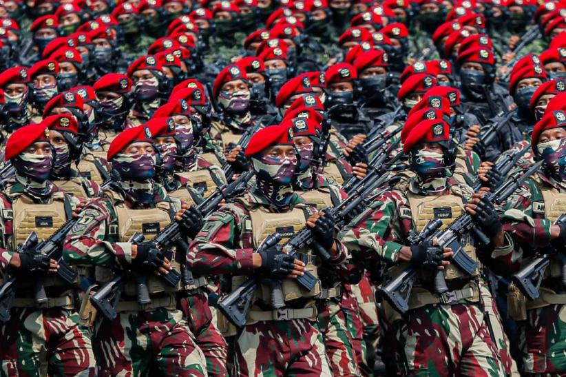 Sniper TNI Ikut Defile dengan Jubah Kamuflase - Bagian 2