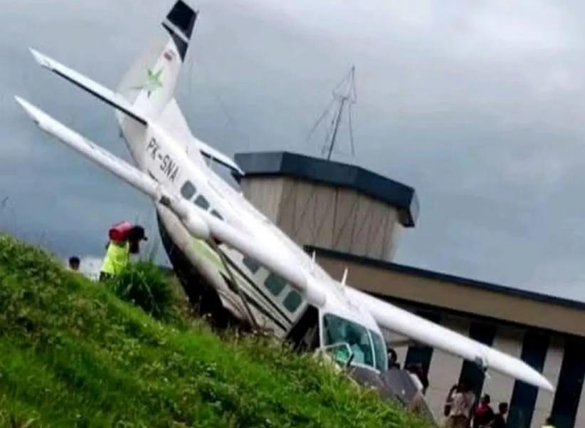 title Kronologi Pesawat Smart Air Tergelincir di Bandara Tiom Lanny Jaya, Tidak Ada Korban Jiwa Kronologi Pesawat Smart Air Tergelincir di Bandara Tiom Lanny Jaya, Tidak Ada Korban Jiwa