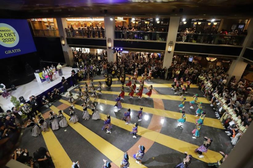 Ribuan Peserta Bergerak Bersama dalam Indonesia Menari 2025 - Bagian 1