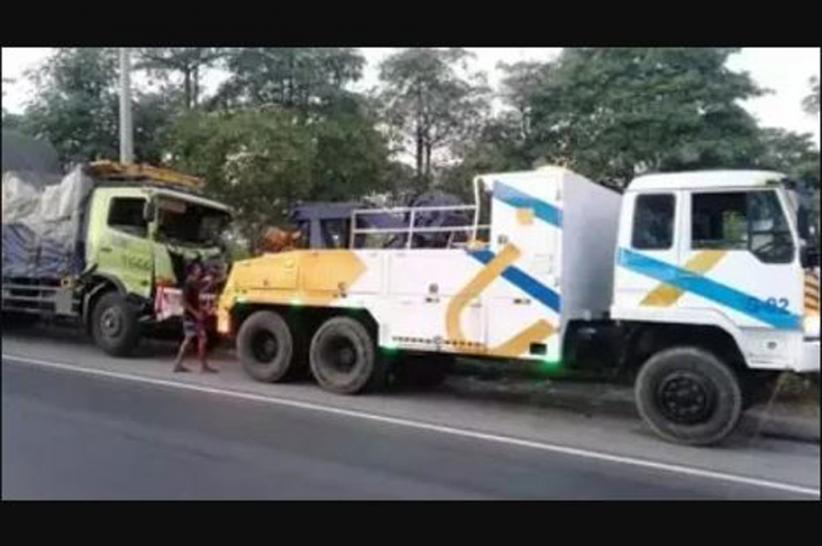 title Kecelakaan Beruntun 7 Kendaraan di Arjawinangun Cirebon, 2 Pekerja PLN Tewas Kecelakaan Beruntun 7 Kendaraan di Arjawinangun Cirebon, 2 Pekerja PLN Tewas