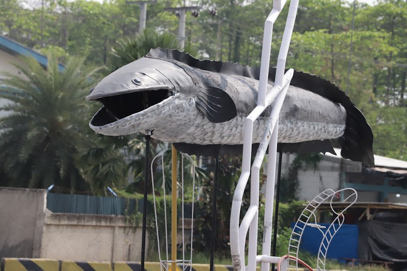 Penampakan Tugu Gabus di Tambun Bekasi yang Viral - Bagian 6