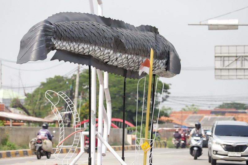 Penampakan Tugu Gabus di Tambun Bekasi yang Viral - Bagian 3