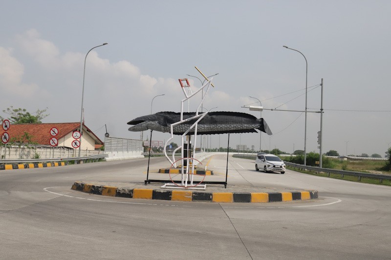 Penampakan Tugu Gabus di Tambun Bekasi yang Viral - Bagian 2
