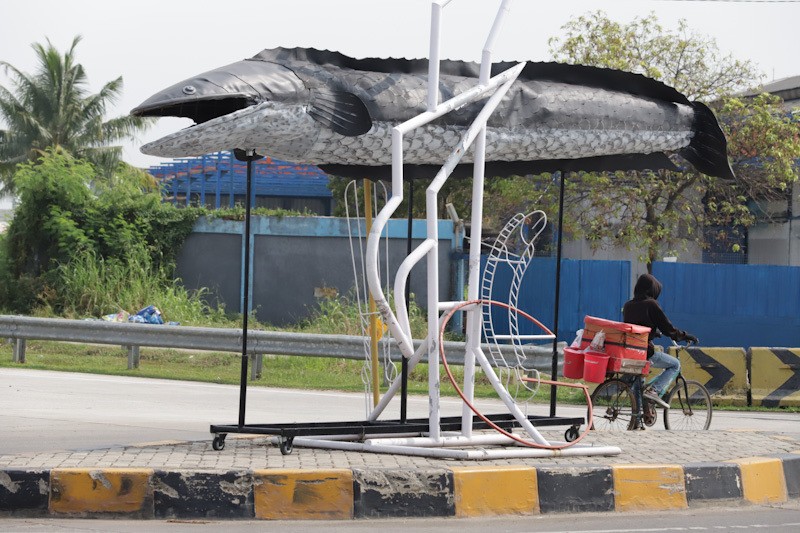Penampakan Tugu Gabus di Tambun Bekasi yang Viral - Bagian 1