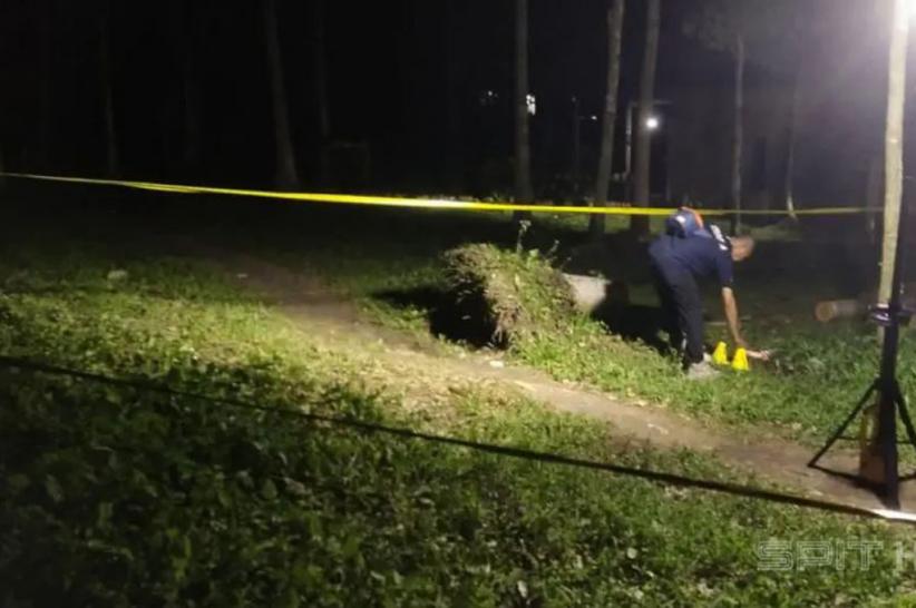 title Duel Maut di Bone Sulsel, 1 Orang Tewas Ditikam Badik saat Cekcok di Jalan Duel Maut di Bone Sulsel, 1 Orang Tewas Ditikam Badik saat Cekcok di Jalan