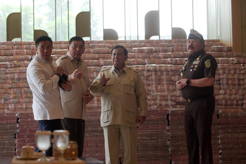 Presiden Prabowo Saksikan Penyerahan Uang Korupsi CPO Rp13 T di Kejagung  - Bagian 3