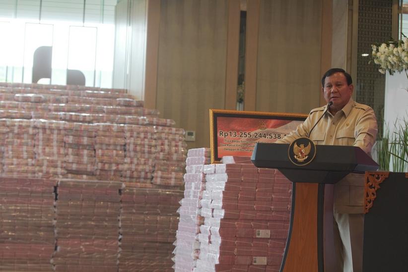 Presiden Prabowo Saksikan Penyerahan Uang Korupsi CPO Rp13 T di Kejagung  - Bagian 4