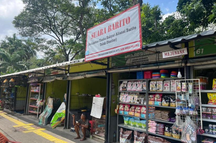 Dapat SP3, Pedagang Pasar Barito Masih Bertahan - Bagian 4