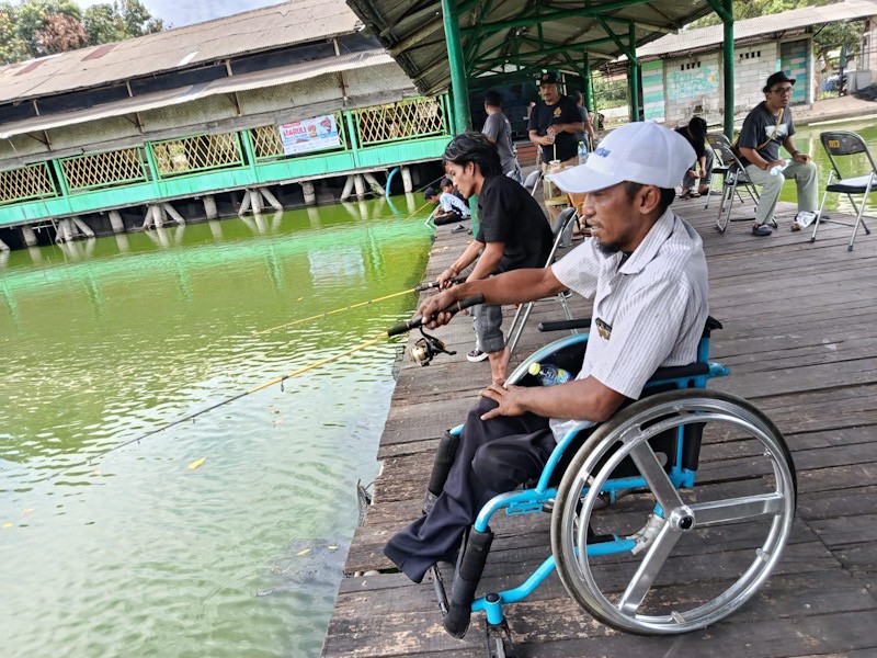 Potret Penyandang Disabilitas Ikuti Turnamen Mancing - Bagian 1