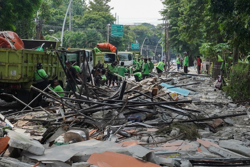 Penertiban Pasar Barito, Pedagang Dipindah ke Lenteng Agung - Bagian 1