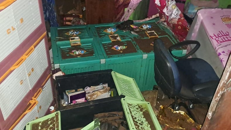 Hujan Deras Picu Longsor di Bogor, 12 Rumah Rusak Tertimpa