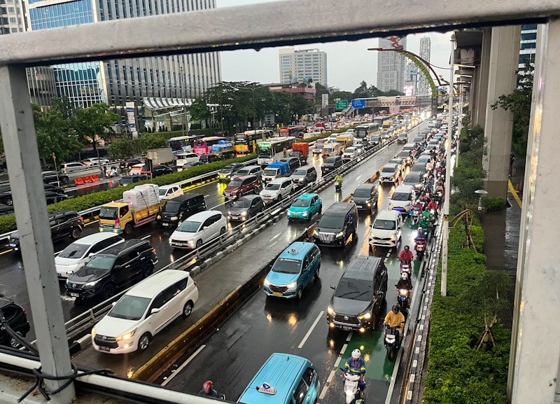 Penampakan Jalanan Jakarta Macet Parah dari Sore hingga Malam Ini - Bagian 3