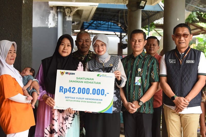 title Wali Kota Kediri Serahkan Santunan Jaminan Kematian BPJS Ketenagakerjaan ke Ahli Waris  Wali Kota Kediri Serahkan Santunan Jaminan Kematian BPJS Ketenagakerjaan ke Ahli Waris