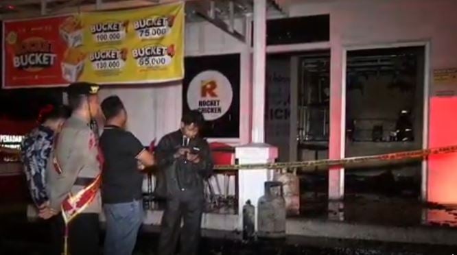 title Penyebab Kebakaran Gerai Ayam Goreng di Salatiga, Diduga Tabung Gas Bocor Penyebab Kebakaran Gerai Ayam Goreng di Salatiga, Diduga Tabung Gas Bocor