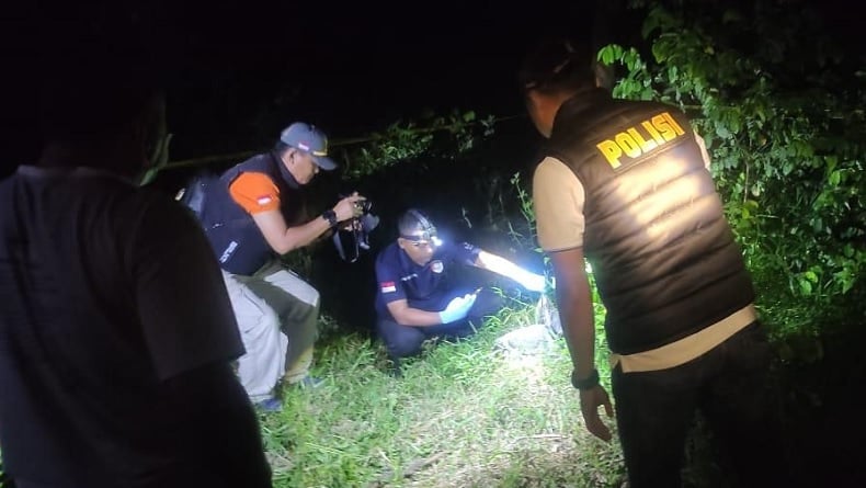 title Polisi Selidiki Temuan Mayat Bayi di Tas Ransel di Kebun Karet PTPN VII Trikora Polisi Selidiki Temuan Mayat Bayi di Tas Ransel di Kebun Karet PTPN VII Trikora