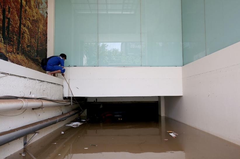 Penyedotan Air yang Membanjiri Basement Gedung di Kemang - Bagian 5