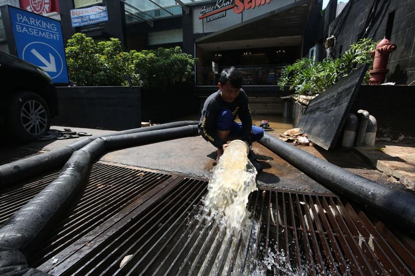 Penyedotan Air yang Membanjiri Basement Gedung di Kemang - Bagian 3