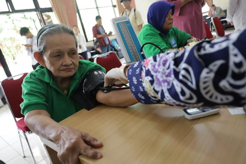 Potret Lansia Ikuti Cek Kesehatan Gratis - Bagian 3