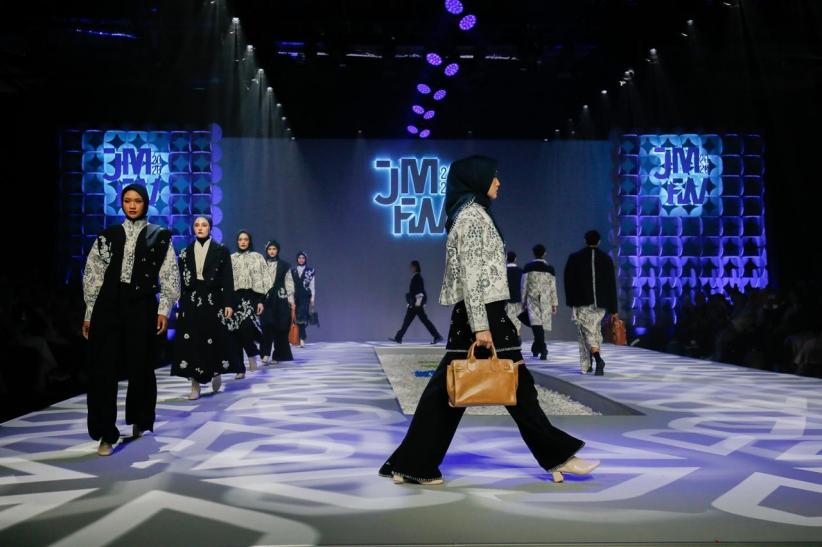 Ketika Menteri Perdagangan Budi Santoso Jadi Model pada Peragaan Busana JMFW - Bagian 5