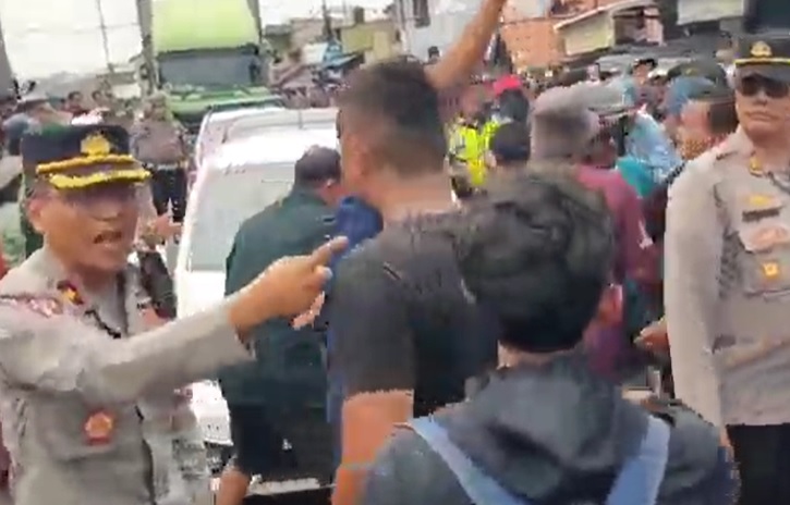 Banjir Rob Tak Kunjung Diatasi, Warga Eretan Indramayu Blokade Jalur Pantura