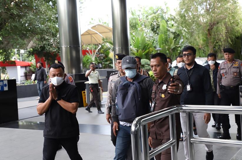 Penampakan Bupati Ponorogo Sugiri Sancoko usai Kena OTT KPK - Bagian 3