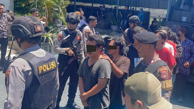 Kampung Rawan Narkoba di Mataram Digerebek Polisi, 13 Orang Ditangkap