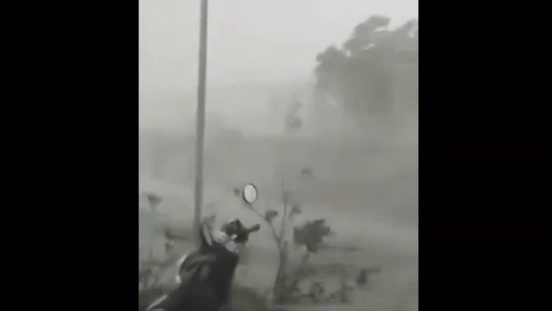 Mencekam! Detik-Detik Angin Kencang Terjang Nganjuk Terekam Kamera, Puluhan Rumah Rusak