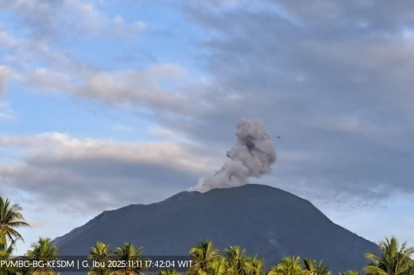 Gunung Ibu di Maluku Utara Erupsi, Tinggi Kolom Abu Capai 400 Meter