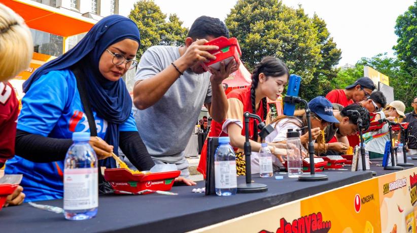 Keseruan Warga Merasakan Kuliner Pedas Khas Korea - Bagian 1