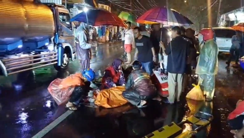 Tragis! IRT Tewas Ditabrak 3 Kendaraan Saat Menyeberang di Mojokerto