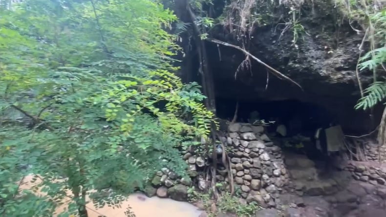 Kisah Darmaji Manusia Gua Anggas Wesi, Tinggal Puluhan Tahun di Tengah Hutan