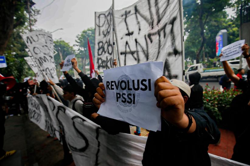 Aksi Suporter Timnas Indonesia Desak Revolusi Total PSSI - Bagian 5